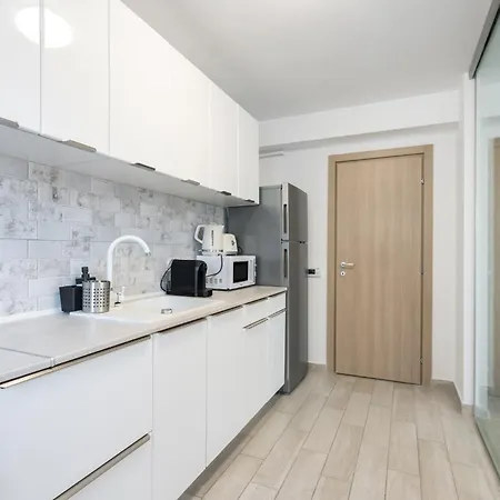 The Painter - Timpuri Noi 1br With Parking Apartament